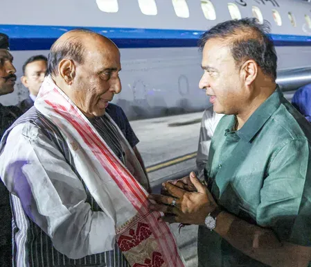 AN-32 विमान हादसा: राजनाथ सिंह, हिमंता सरमा, खड़गे समेत नेताओं ने पाँच वायुसेना वीरों को दी श्रद्धांजलि