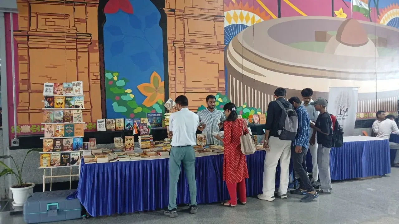 आनंद विहार नमो भारत स्टेशन पर 'स्टोरीबॉक्स' बुक फेयर, 20,000 किताबें और बॉक्स-मॉडल खरीदारी का अनोखा अनुभव