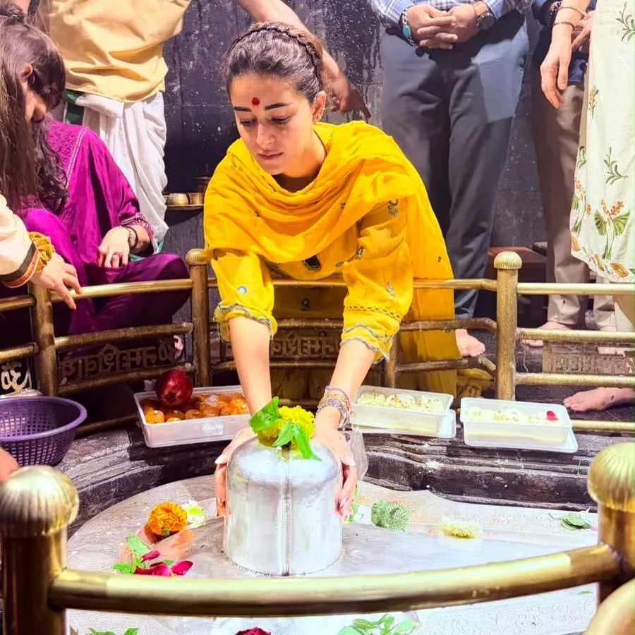 Ananya Panday seeks blessings at Bhimashankar Jyotirlinga on Sawan Shivratri