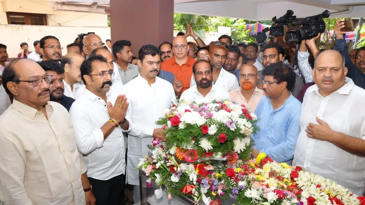 Andhra Pradesh Officials Honor Pahalagam Terror Victim from Visakhapatnam