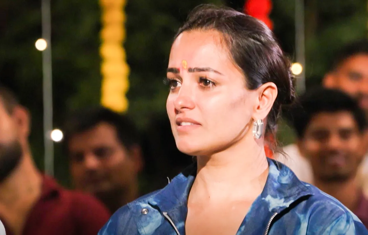 Why Did Anita Hassanandani Cry on Her First Night in the Village on ‘Chhoriyan Chali Gaon’?