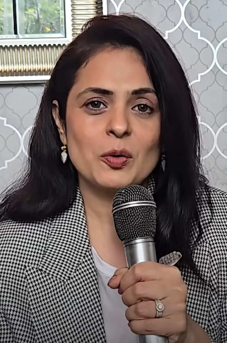 Anjana Sukhani recalls Anil Kapoor's career advice from 'Salaam-E-Ishq' sets