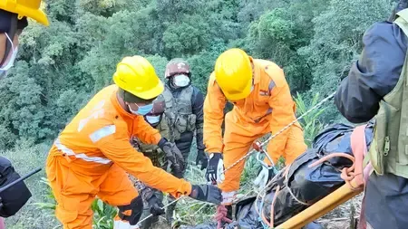 अंजॉ सड़क हादसा: 200 मीटर गहरी खाई से 6 शव बरामद, लापता लोगों के लिए एनडीआरएफ का रेस्क्यू जारी
