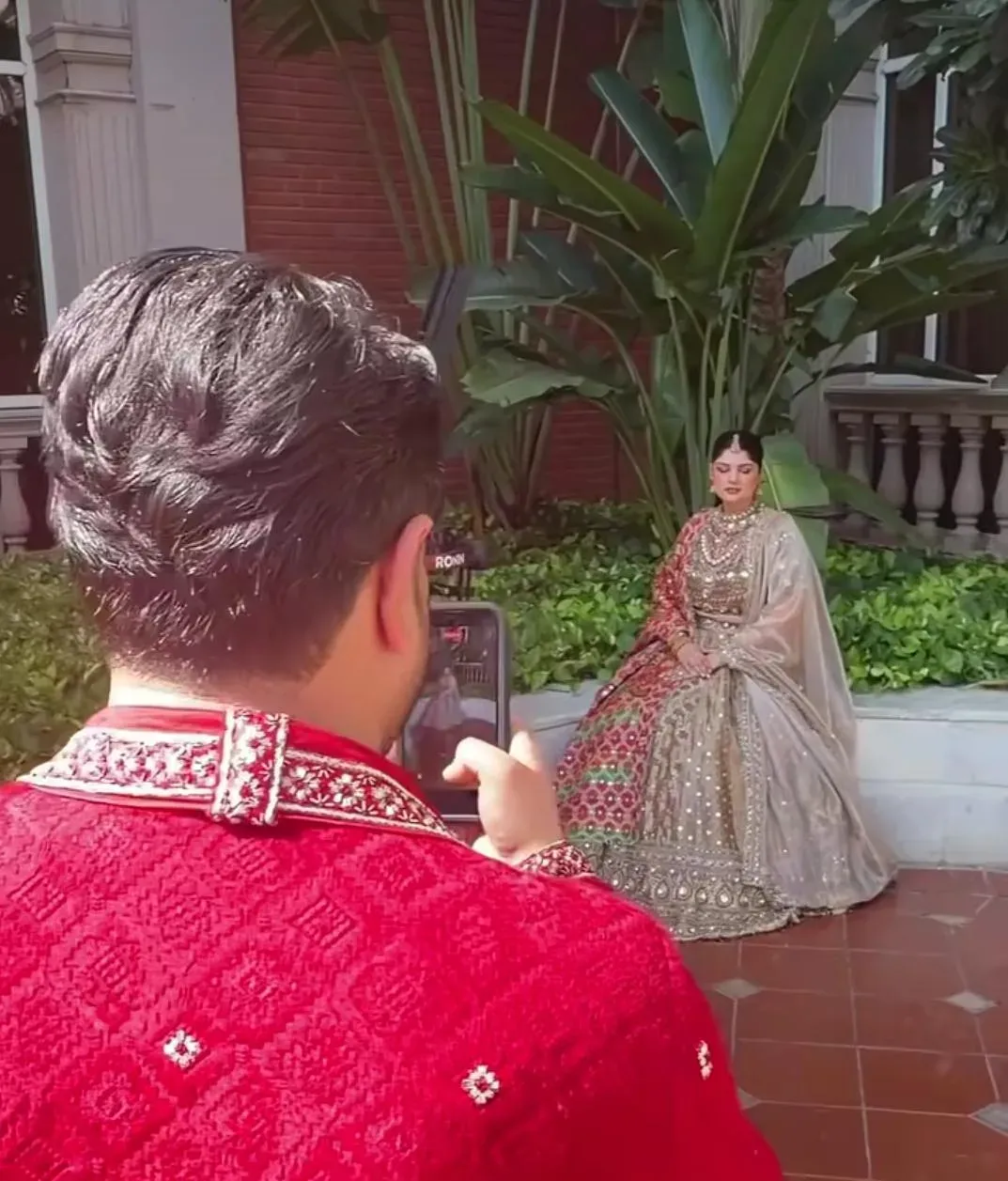 Anshula Kapoor calls fiance Rohan Thakkar her 'favourite' photographer at Mata Ki Chowki