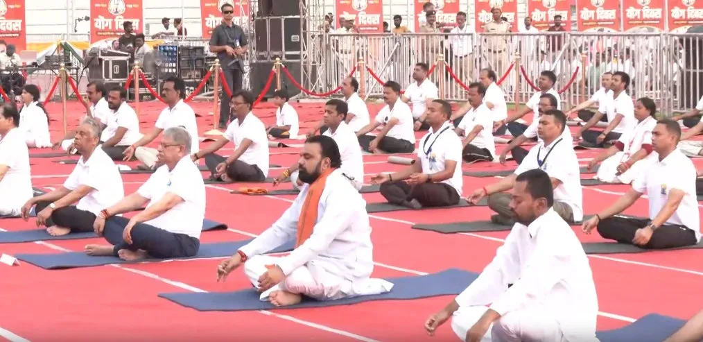 12वें अंतरराष्ट्रीय योग दिवस पर बिहार में उत्साह, नेताओं ने स्वस्थ जीवन का संदेश दिया
