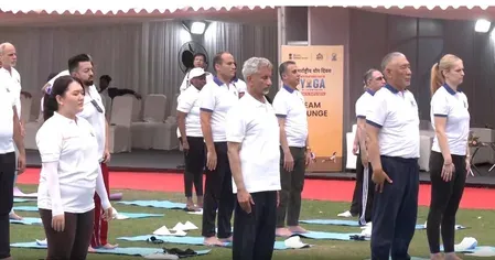 अंतरराष्ट्रीय योग दिवस पर दिल्ली में ओम बिरला से लेकर एस. जयशंकर तक ने किया योग