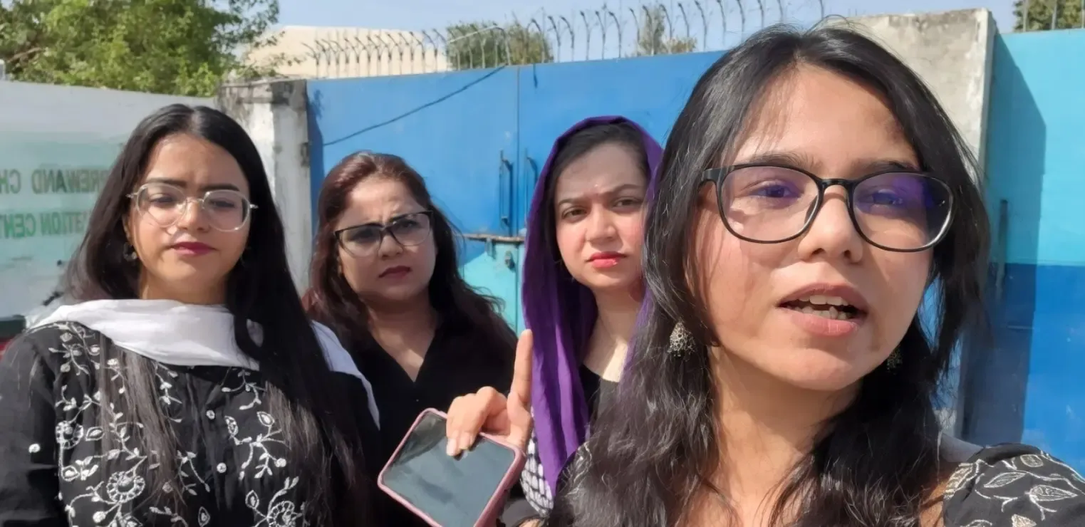 पाकिस्तानी पुलिस ने अंतर्राष्ट्रीय महिला दिवस पर महिलाओं को मार्च करने से रोका