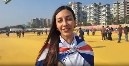 क्या अंतरराष्ट्रीय पतंग महोत्सव में दूसरे देशों से आए पतंगबाजों का अनुभव भारत में शानदार है?