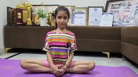 7 साल की वान्या शर्मा चुटकियों में कर जाती हैं कठिन आसन, योग करती ही नहीं सिखाती भी हैं