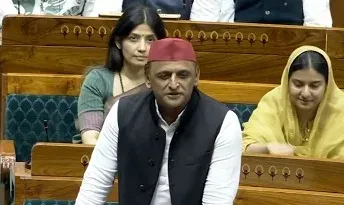 एंटी-पेपर लीक बिल पर अखिलेश यादव का प्रहार: 'एक प्रधान हटाकर PM ने खुद को बड़े संकट से बचाया'