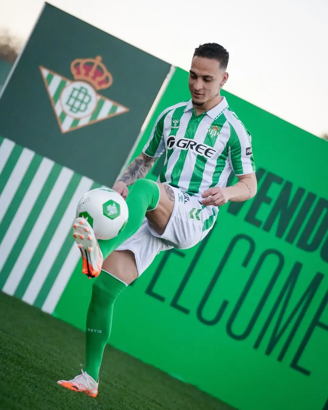 Agent Junior Pedroso Suggests More Chapters for Antony at Man Utd