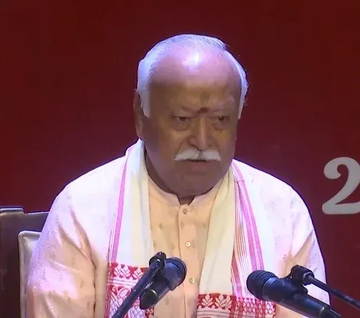 मोहन भागवत का संदेश: अनुभव की शिक्षा कठिन, पर जीवनभर साथ देती है — मातृत्व सृष्टि का आधार