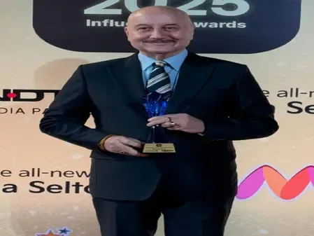 अनुपम खेर की झोली में गिरा एक और अवॉर्ड, इस बेहतरीन काम के लिए हुए सम्मानित