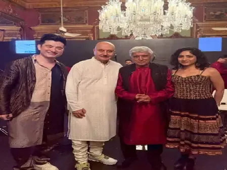 जावेद अख्तर के साथ अनुपम खेर ने बिताई शानदार शाम, रॉयल पैलेस में किया शाही डिनर