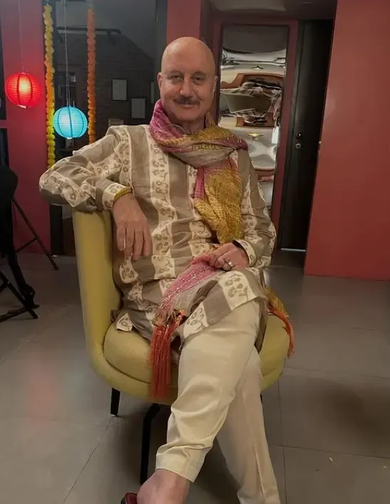 क्या अनुपम खेर ने तीन किरदारों का लुक शेयर करते हुए अपनी काबिलियत का एहसास कराया?