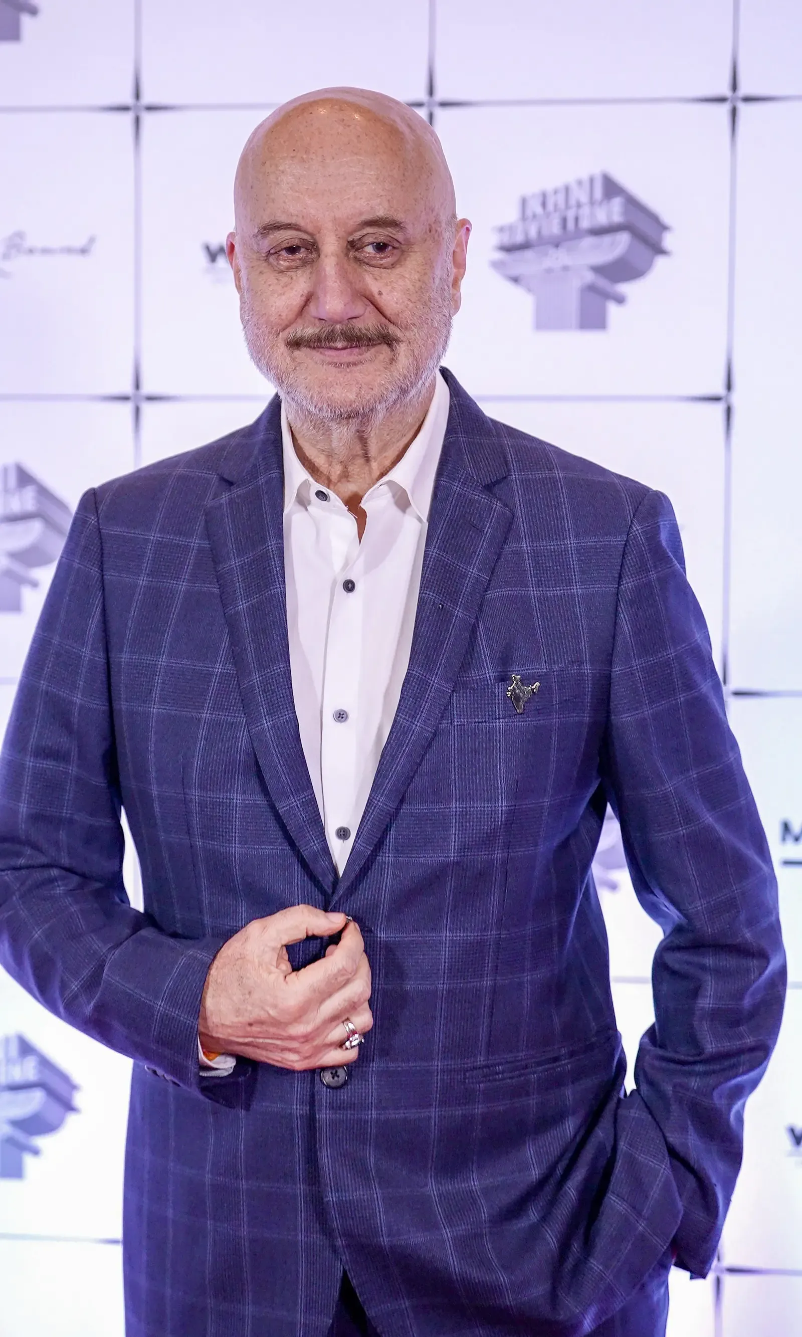 Anupam Kher fulfils singing dream in 'Jaane Pehchaane Anjaane' musical