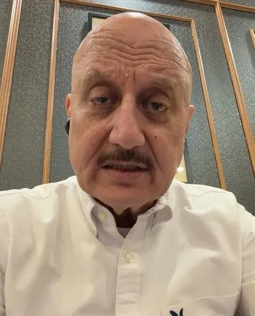 Anupam Kher's 'JaanePehchaane Anjaane' earns standing ovations