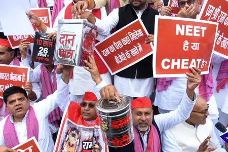 अनुपूरक बजट पर चर्चा के बीच हंगामा, सपा विधायक निलंबित, धक्का-मुक्की