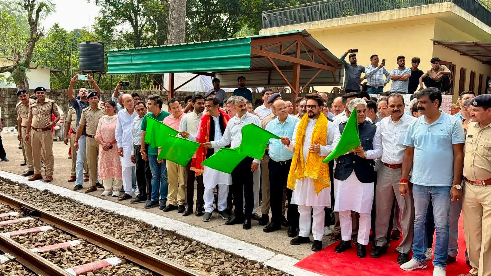 Anurag Thakur flags off Pathankot-Jogindernagar narrow gauge train