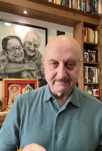 क्या अनुपम खेर ने अपने एक्टिंग स्कूल के 20 साल पूरे होने पर एक नई घोषणा की?