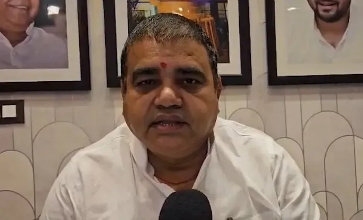 मुख्य चुनाव आयुक्त ज्ञानेश कुमार पर RJD-NCP का हमला, भाजपा की कठपुतली बताकर इस्तीफे की मांग