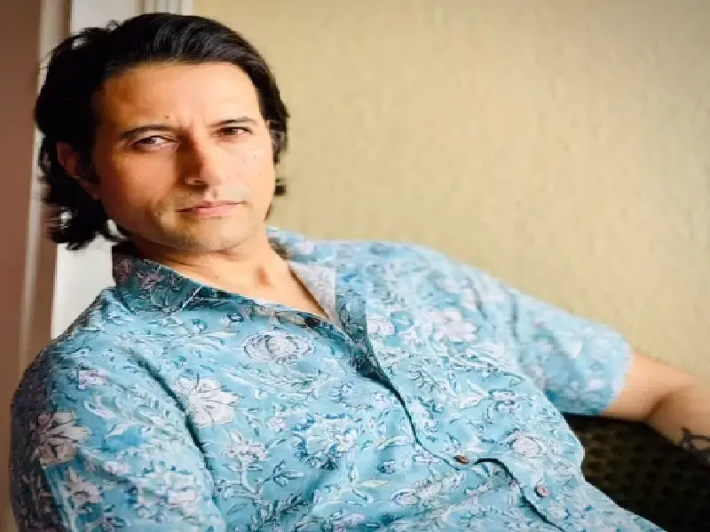 क्या अपूर्व अग्निहोत्री ने पायलट बनने का सपना छोड़कर शाहरुख खान के साथ फिल्मों में कदम रखा?