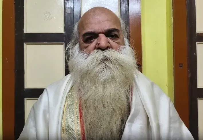 अर्द्धकुंभ 2027 से पूर्व हरिद्वार में मीट की दुकानों का हटाना: आचार्य अयोध्या प्रसाद का दृष्टिकोण