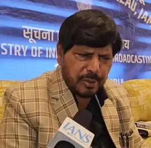 Athawale Questions Hindu Identity of Rahul and Thackeray for Missing Maha Kumbh