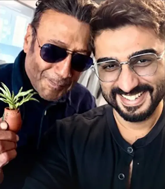 Did Arjun Kapoor Just Have a Dream Encounter with Jackie Shroff at the Airport?