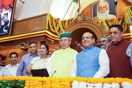 केंद्रीय मंत्री अर्जुन राम मेघवाल ने दिल्ली विधानसभा में 500 किलोवाट सौर संयंत्र का उद्घाटन किया