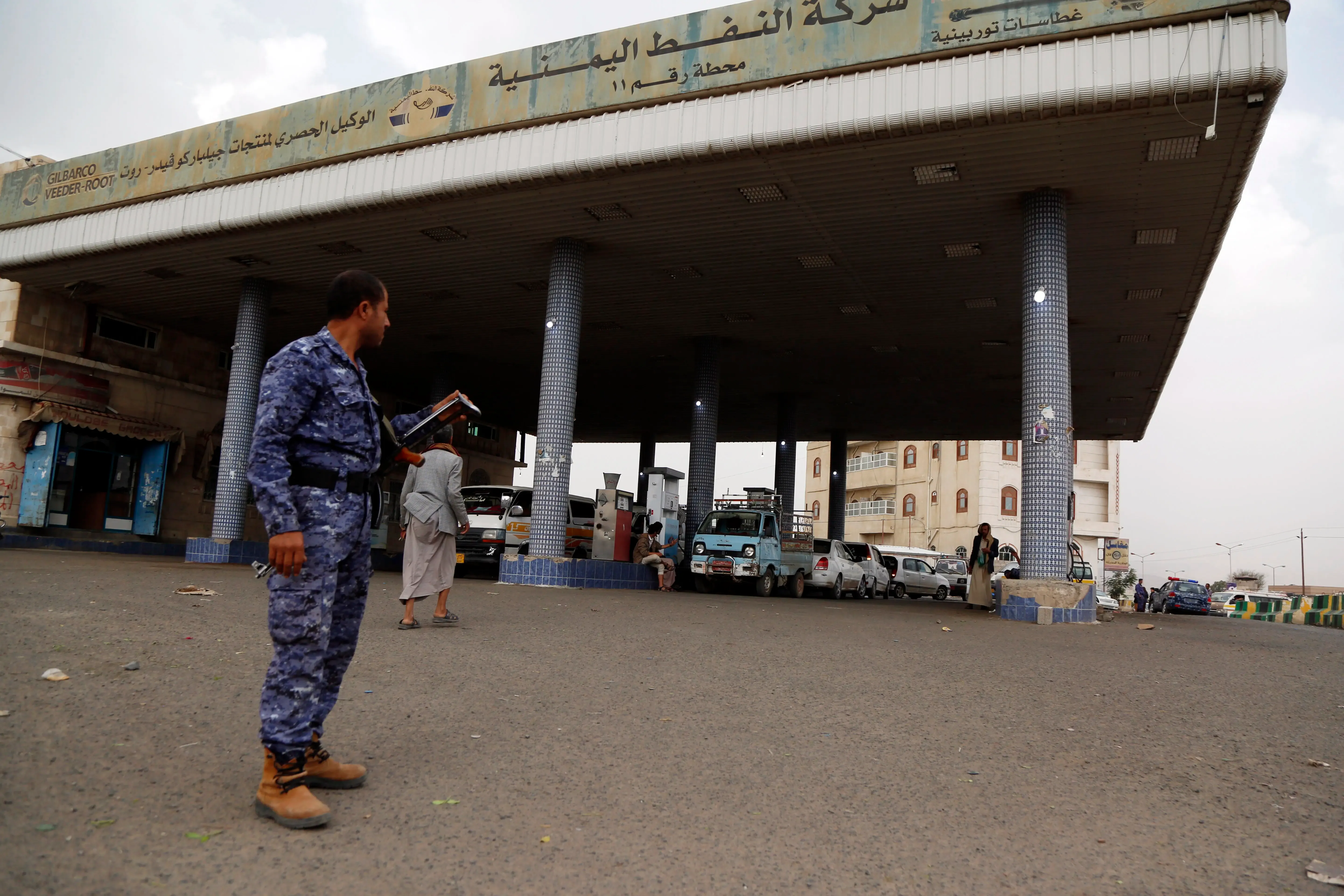 Are Armed Tribal Groups Besieging Oil Facilities in Yemen's Hadramout?