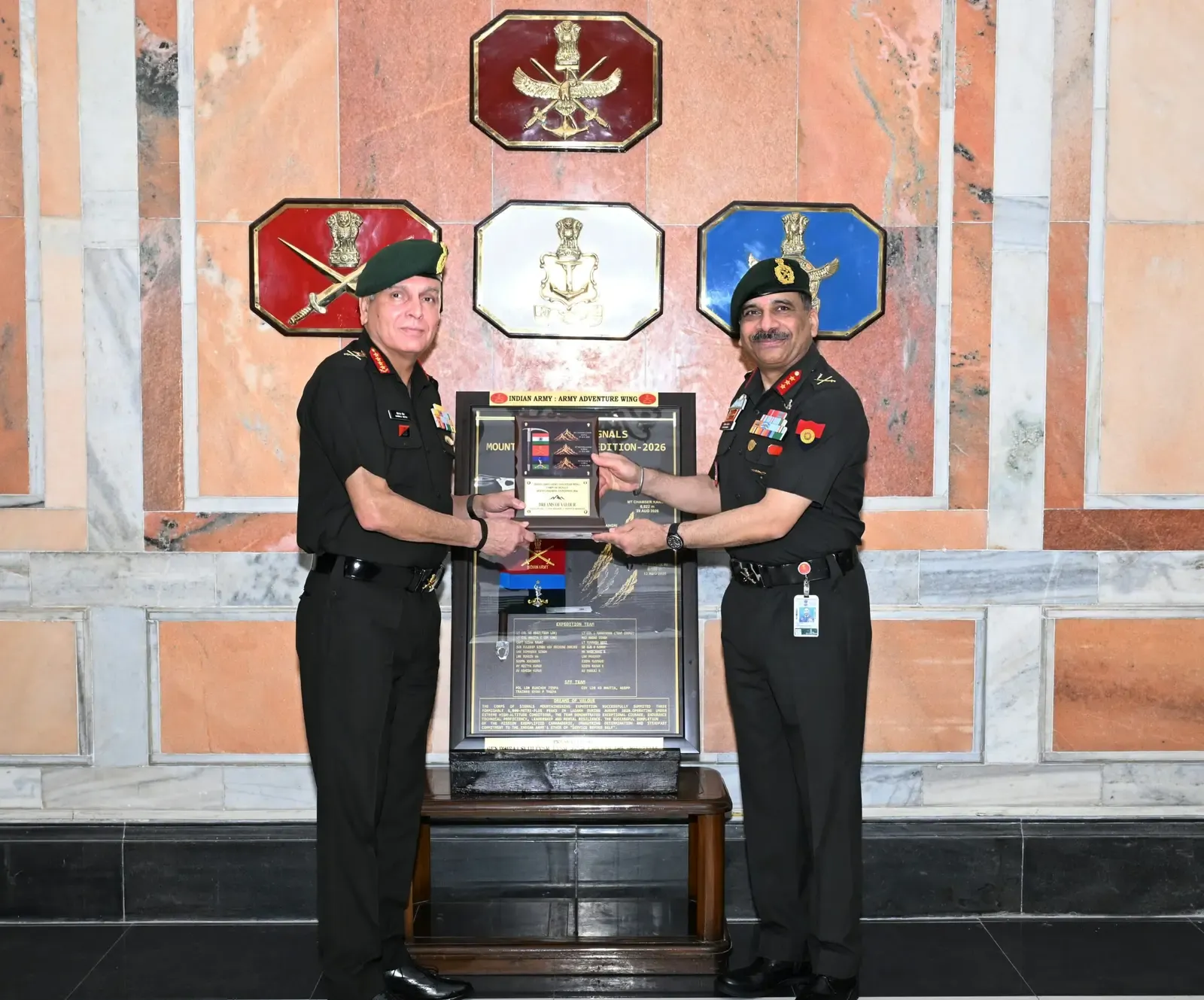 Army Chief flags in Signals mountaineering team that conquered 6 Ladakh peaks