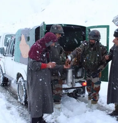 Indian Army Conducts Daring Rescue of 214 Stranded Travelers in J&K's Sinthan Pass Amid Heavy Snowfall