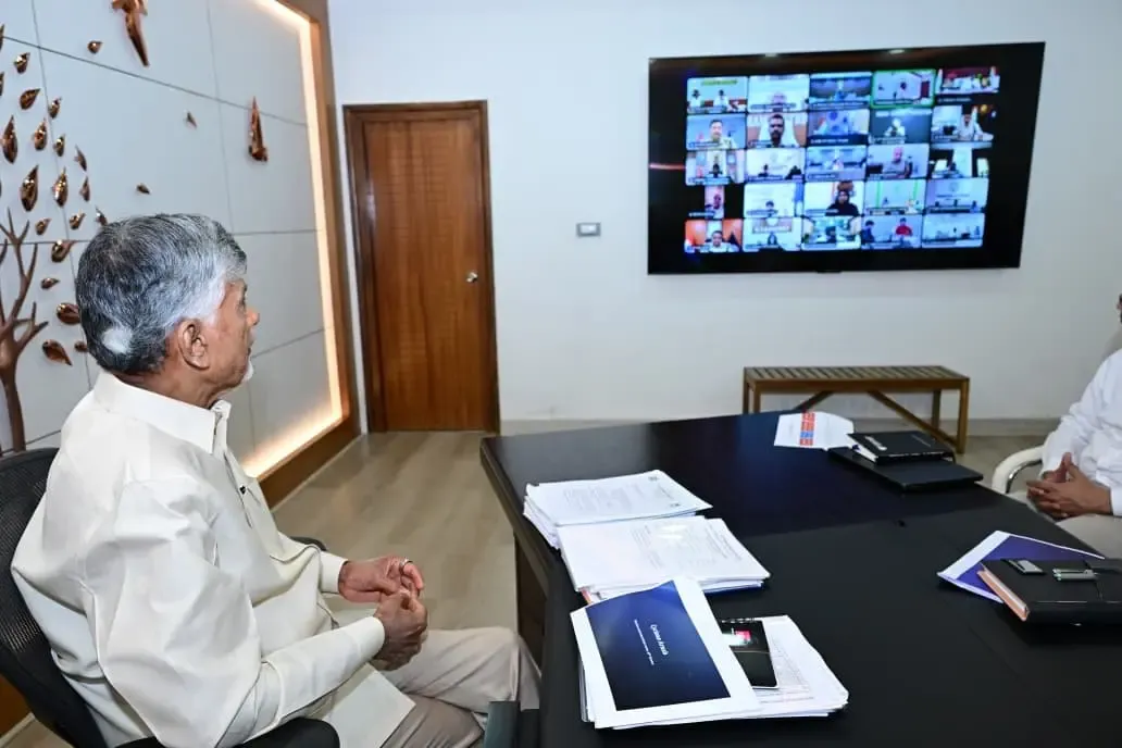चक्रवात 'अर्नब' का आंध्र तट पर दस्तक, CM नायडू ने रात भर की समीक्षा; कोनासीमा में 6 हज़ार खंभे गिरे