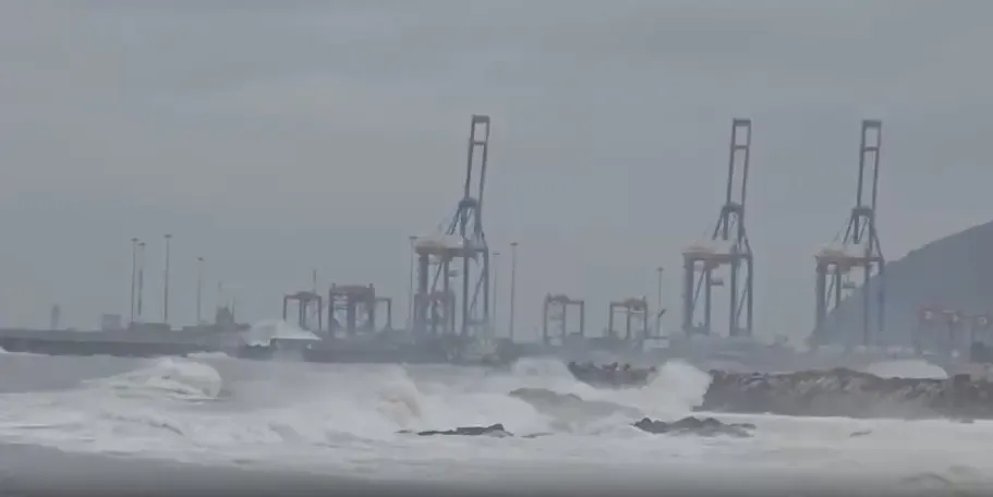 Cyclone Arnab intensifies to very severe storm, Andhra coast braces for landfall on 28 October