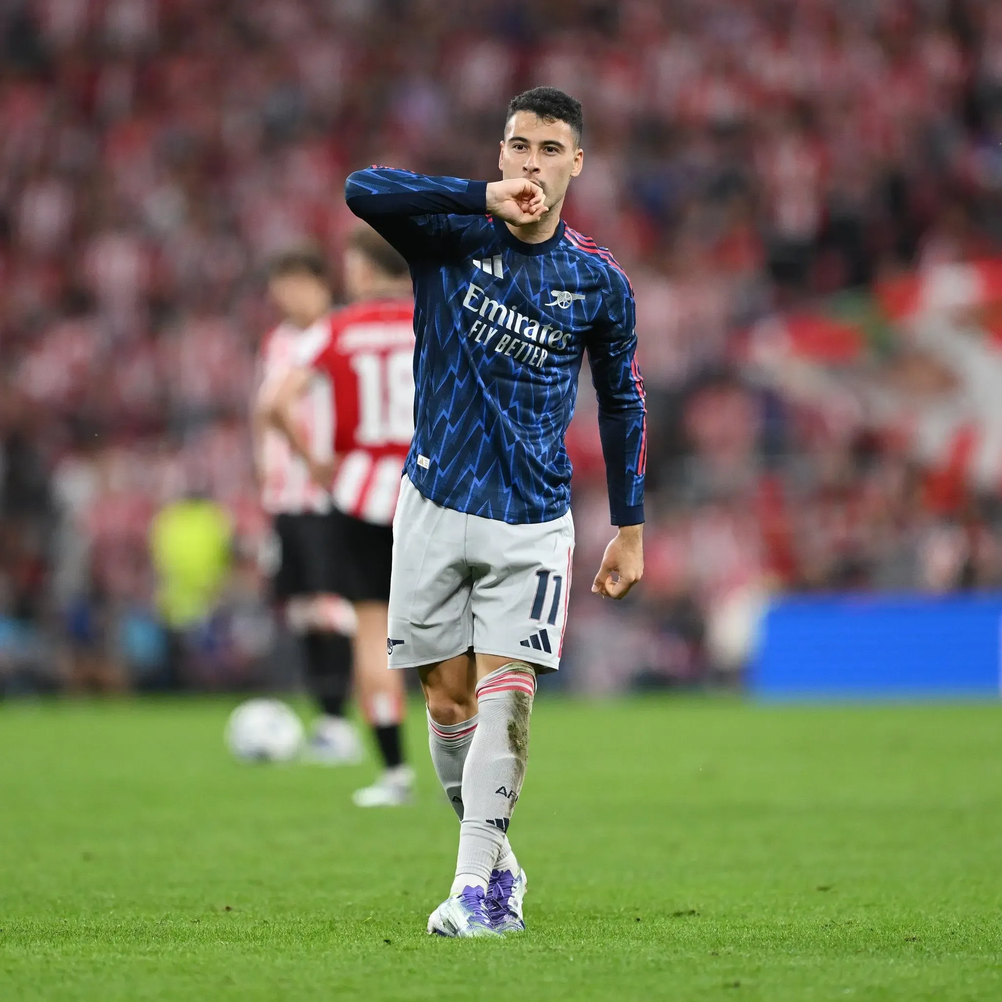 क्या आर्सेनल के फॉरवर्ड गैब्रियल मार्टिनेली ने कोनोर ब्रैडली से मांगी माफी?