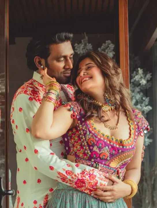 आरती सिंह ने पहली मुलाकात की तीसरी सालगिरह पर दीपक चौहान को किया भावुक पोस्ट से याद
