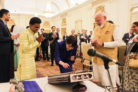 जापानी PM ताकाइची ने बजाया संतूर, मोदी ने तालियों से बढ़ाया हौसला; 10 ट्रिलियन येन निवेश का लक्ष्य