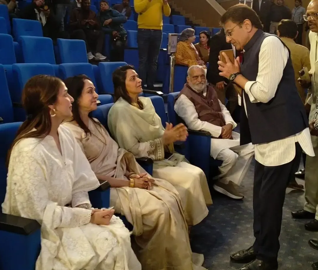 Did Arun Govil Pay Tribute to Dharmendra at a Recent Prayer Meet?