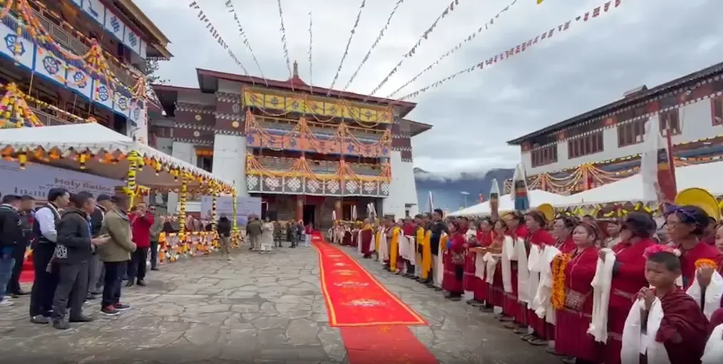भगवान बुद्ध के पवित्र अवशेष तवांग पहुंचे, मंत्री शेखावत और CM पेमा खांडू ने किए दर्शन