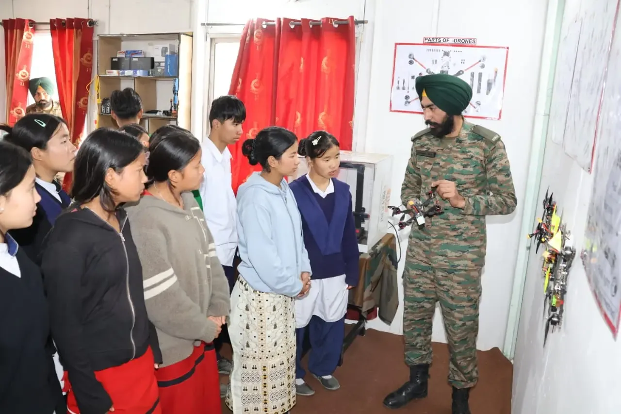 क्या भारतीय सेना ने छात्रों के लिए बैरक में एक दिन का आयोजन किया?