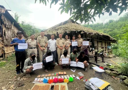 लोंगडिंग में पुलिस की बड़ी कार्रवाई: 52 ग्राम हेरोइन, 460 ग्राम अफीम और ₹5.93 लाख नकद बरामद, 5 गिरफ्तार