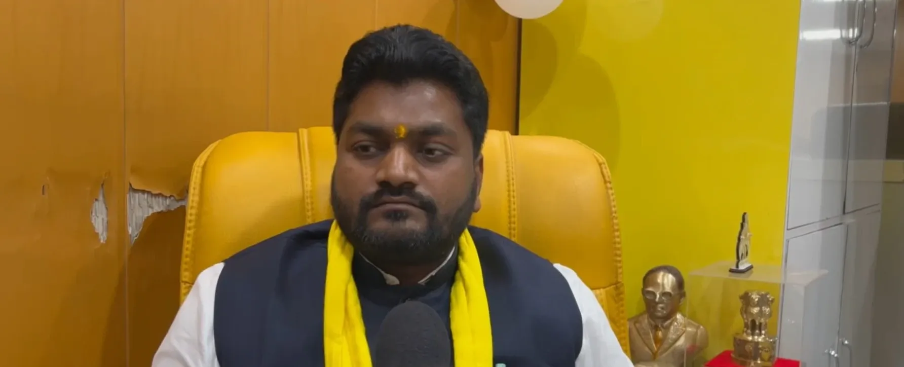 What led Arvind Rajbhar to defend OP Rajbhar amid ABVP protests?