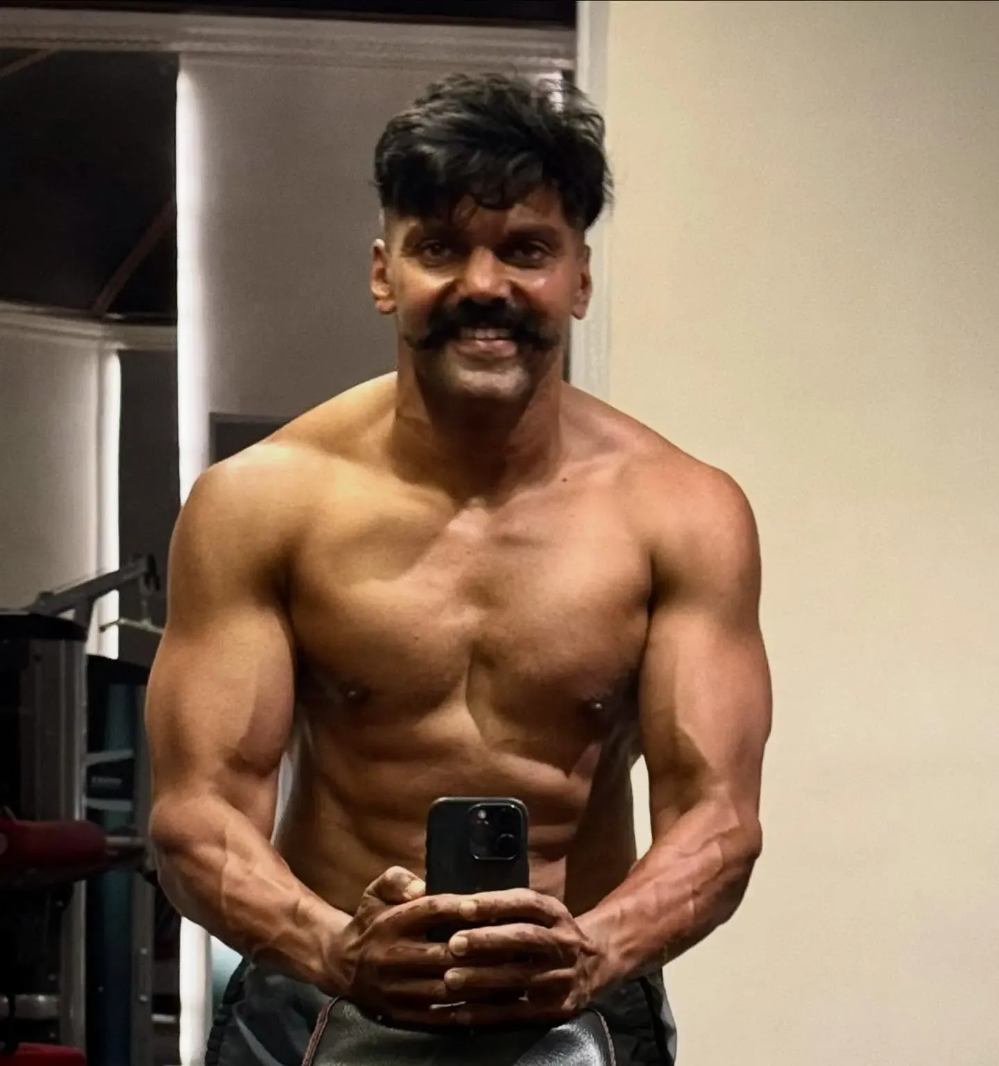 Will Arya's Wish for Dry Weather Help the 'Vettuvam' Team Finish Shooting?