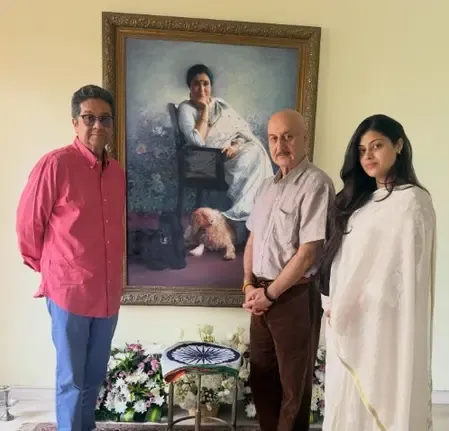 आशा भोसले के घर पहुंचे अनुपम खेर, सन्नाटे में खोजी दिग्गज गायिका की आवाज