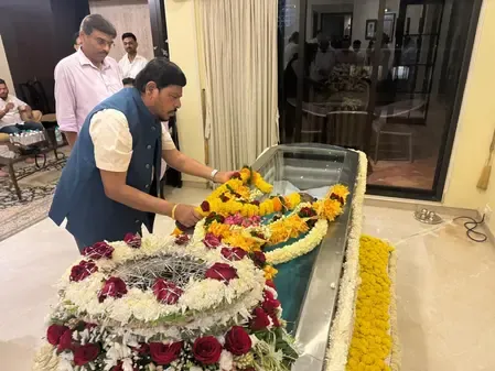 आशा भोसले के निधन पर रामदास आठवले ने जताया गहरा शोक, कहा- भारतीय संगीत ने खो दी अपनी मधुरता 