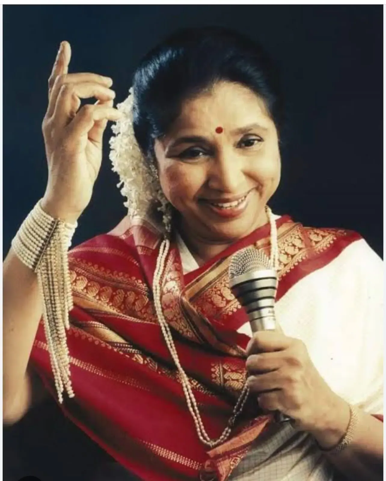 Union Ministers Reflect on Asha Bhosle's Timeless Legacy