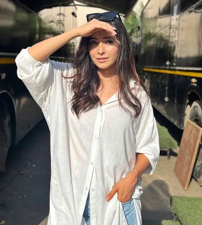 How is Asha Negi Mastering Summer Fashion in ‘Chubhti Jalti Garmi’?