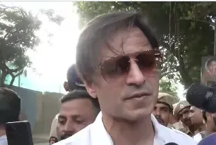 आशा भोसले के निधन से संगीत जगत में शोक, विवेक ओबेरॉय ने कहा- मां सरस्वती का वास था उनमें