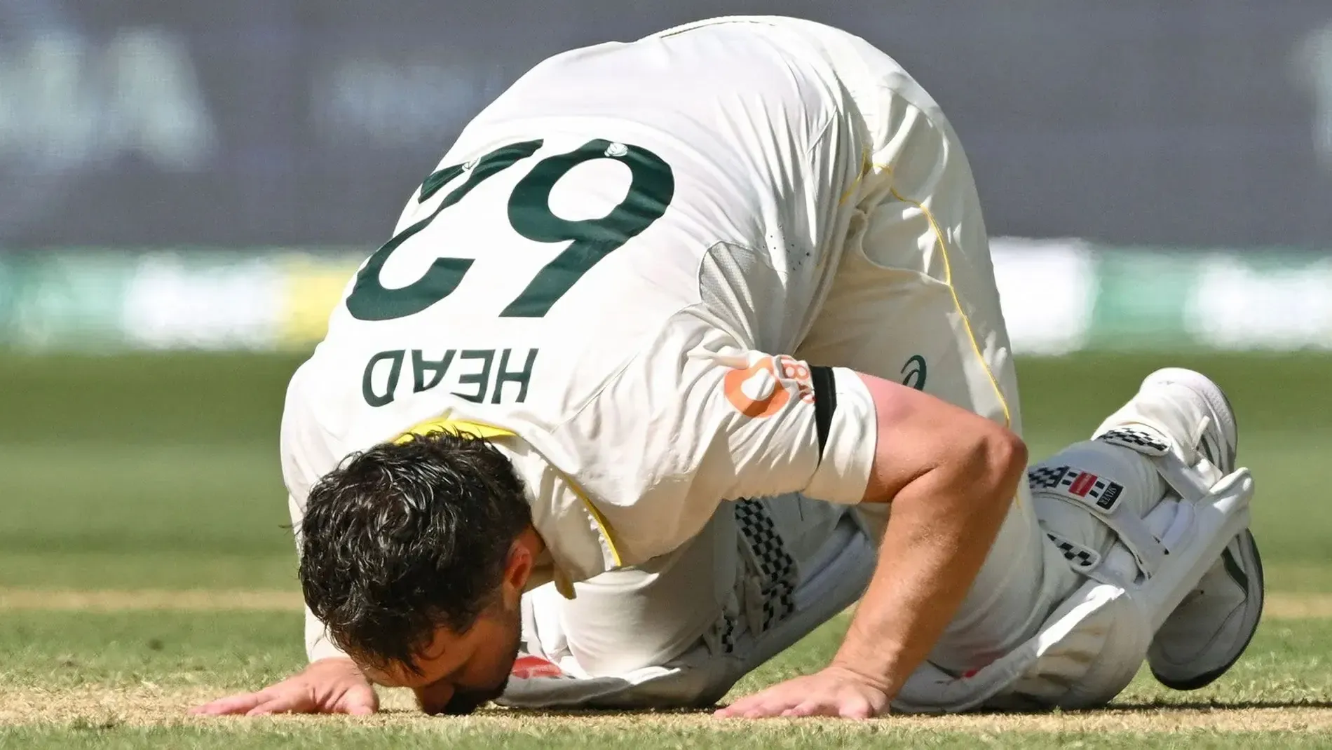 How did Head's masterful innings lead Australia to a commanding position against England?